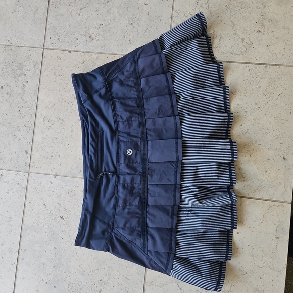 LULULEMON Tennis Pickleball Skirt Pace Setter- Navy Blue, Gray Stripes, Ruffles - Picture 2 of 3